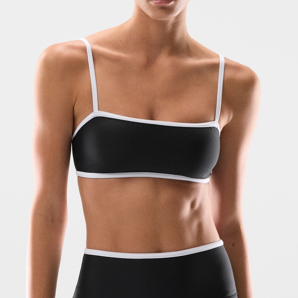 Aritzia BNWT GlowTone show up sports Bra XS in black Golden